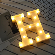 Load image into Gallery viewer, Lampe LED lumineuse lettre veilleuse créative 26 Alphabet anglais numéro batterie lampe romantique décoration de fête de mariage