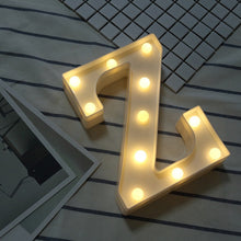 Load image into Gallery viewer, Lampe LED lumineuse lettre veilleuse créative 26 Alphabet anglais numéro batterie lampe romantique décoration de fête de mariage