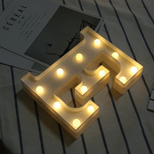 Load image into Gallery viewer, Lampe LED lumineuse lettre veilleuse créative 26 Alphabet anglais numéro batterie lampe romantique décoration de fête de mariage
