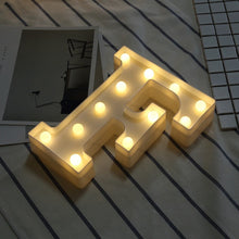 Load image into Gallery viewer, Lampe LED lumineuse lettre veilleuse créative 26 Alphabet anglais numéro batterie lampe romantique décoration de fête de mariage
