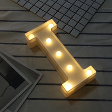 Load image into Gallery viewer, Lampe LED lumineuse lettre veilleuse créative 26 Alphabet anglais numéro batterie lampe romantique décoration de fête de mariage
