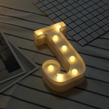 Load image into Gallery viewer, Lampe LED lumineuse lettre veilleuse créative 26 Alphabet anglais numéro batterie lampe romantique décoration de fête de mariage

